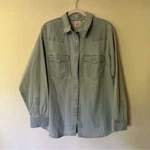 LEVI’S Chambray button-down shirt